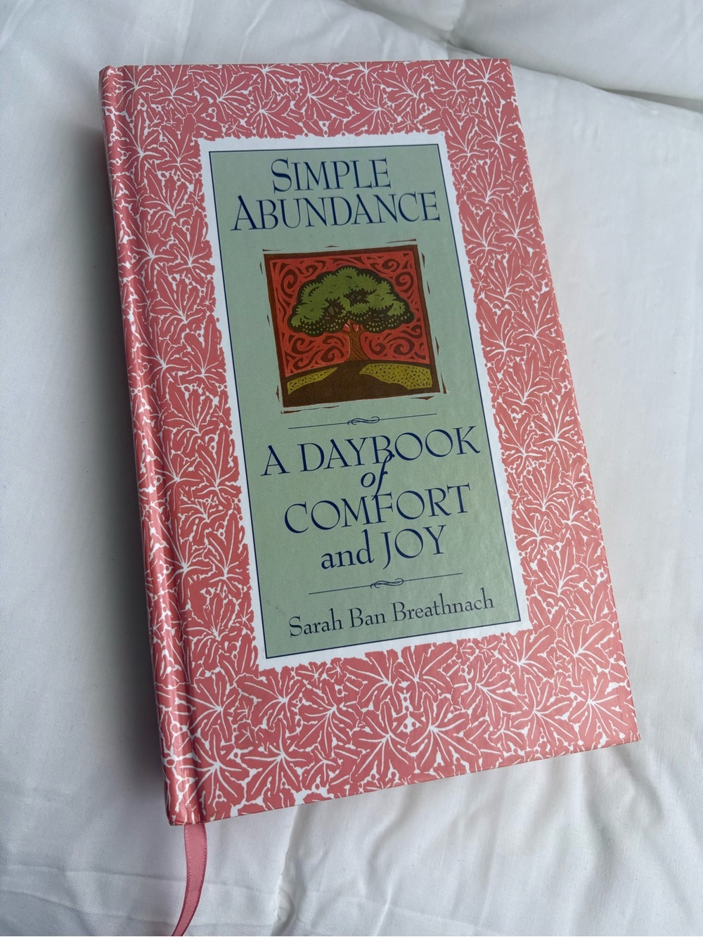 Simple Abundance A Daybook of Comfort and Joy. By-Sarah Ban Breathnach Hardcover